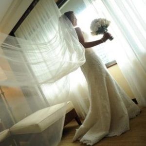 Preowned All Lace Sweetheart Wedding Gown - size 6